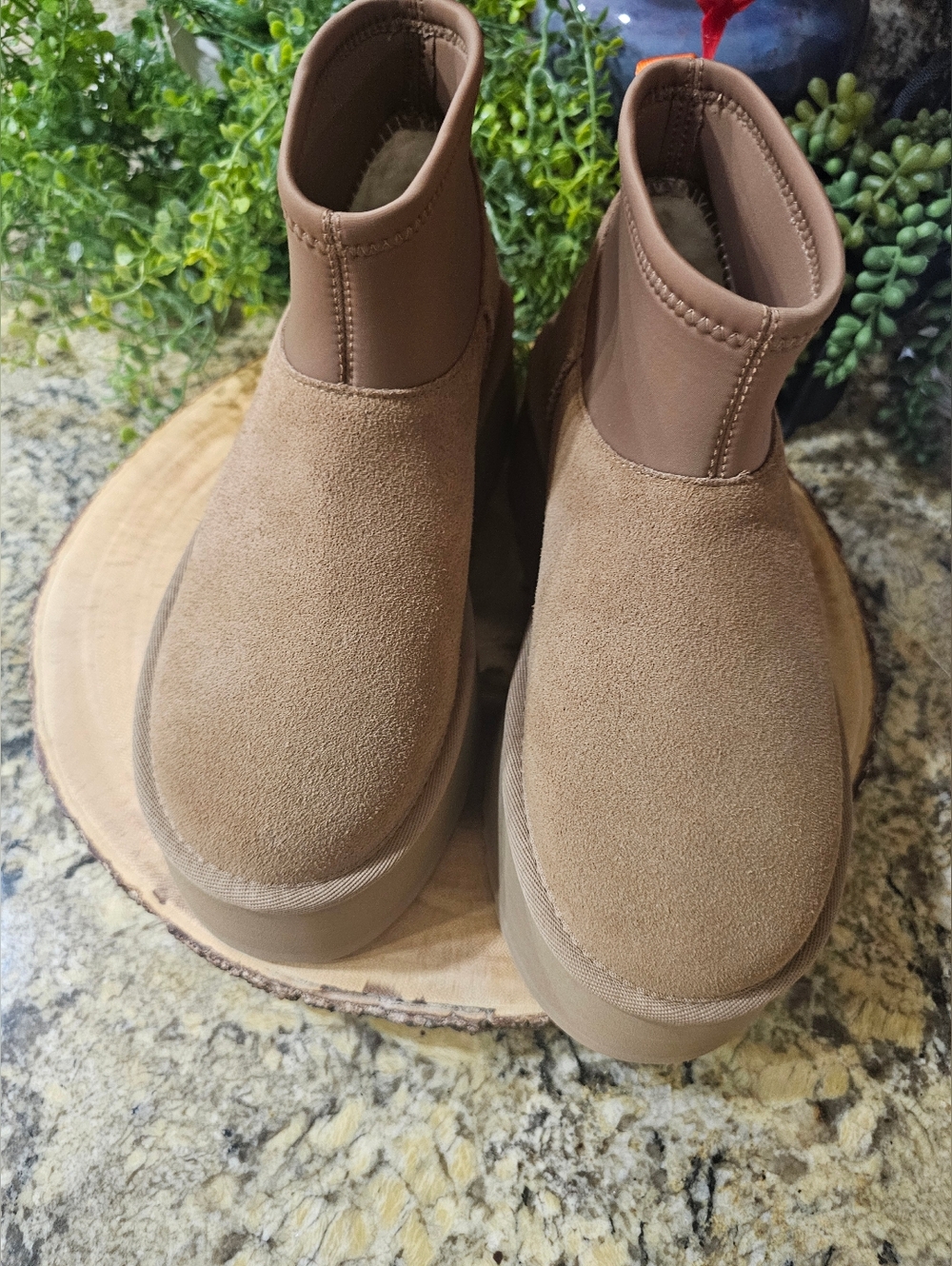 UGG - Picture 5 of 9